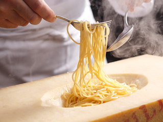 チーズで和えるパスタ